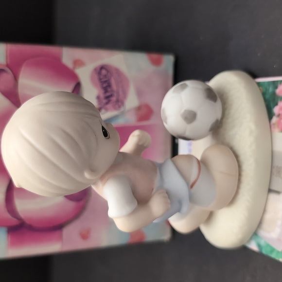 VGT, Precious Moments 'Little Moments Mean Alot' Soccer Boy. - Picture 2 of 6